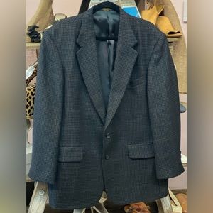 Blazer , Oscar de la Renta, size:44R , very good condition, lightly used .